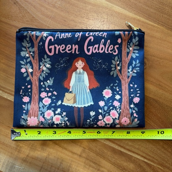 Anne of Green Gables Pouch - Picture 4 of 5